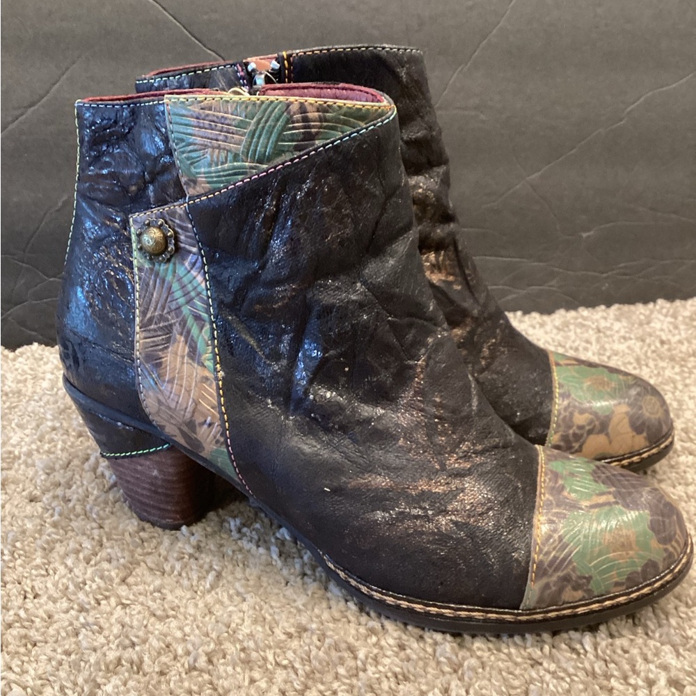 L'ATISTE Black Ankle Booties with Green Accent